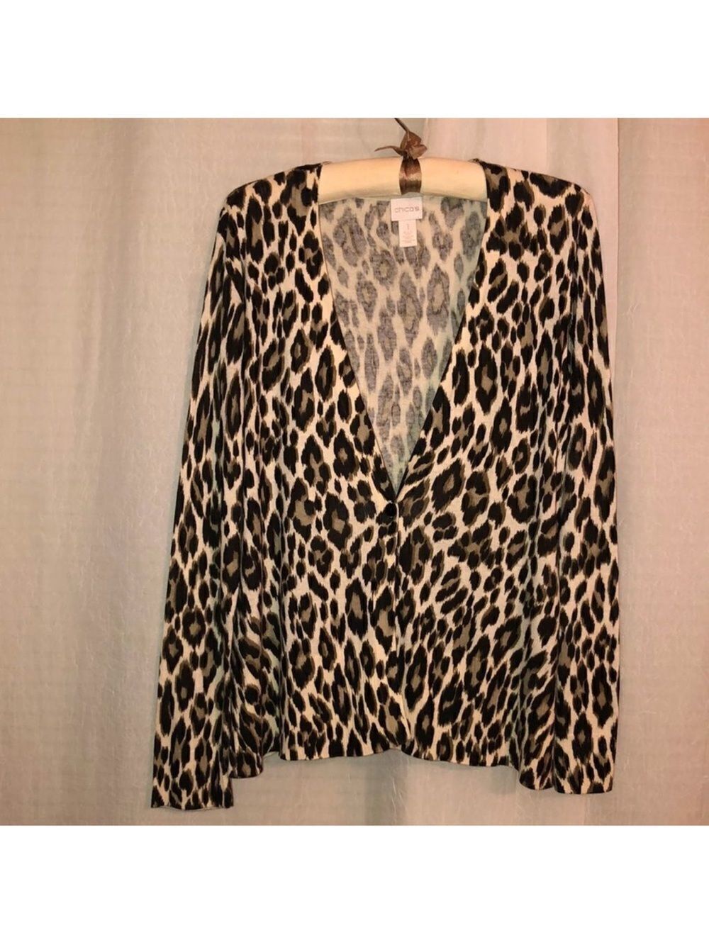 Chico’s M Brown Cream Tan Leopard Print One Button Long Sleeve Knit Cardigan